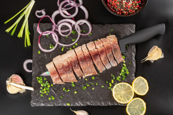 Картинка еда рыбные+блюда +с+морепродуктами лук перец лимон чеснок рыба копченая