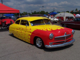 Картинка автомобили выставки уличные фото