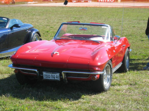 Картинка автомобили выставки уличные фото