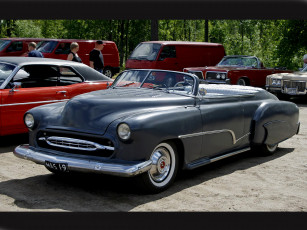 Картинка автомобили выставки уличные фото