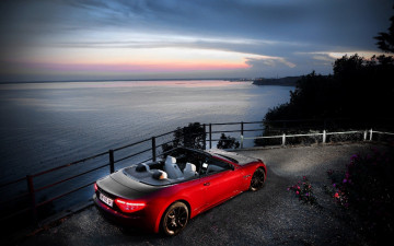 Картинка автомобили maserati автомобиль река набережная облака деревья