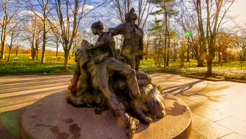 Картинка города памятники скульптуры арт объекты деревья