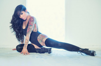 Картинка девушки -unsort+ брюнетки +шатенки keith selle photography girl model yeonji девушка брюнетка татуировки tattoo тело украшение роспись искусство взгляд чулки боди ножки туфли