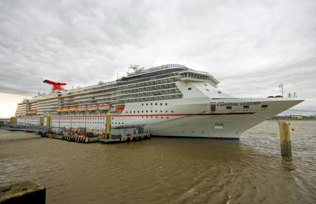 Обои картинки фото carnival legend, корабли, лайнеры, океанский, лайнер, причал, круиз