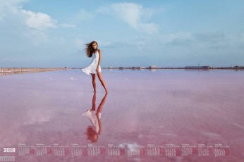 Картинка календари девушки водоем отражение