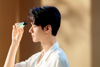 Картинка мужчины gong+jun+|+simon+gong актер профиль флакон