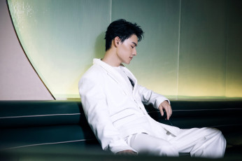 обоя мужчины, wang zhuocheng, актер, пиджак, диван