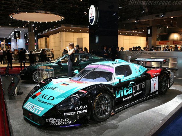 Обои картинки фото maserati, mc12, автомобили, выставки, уличные, фото