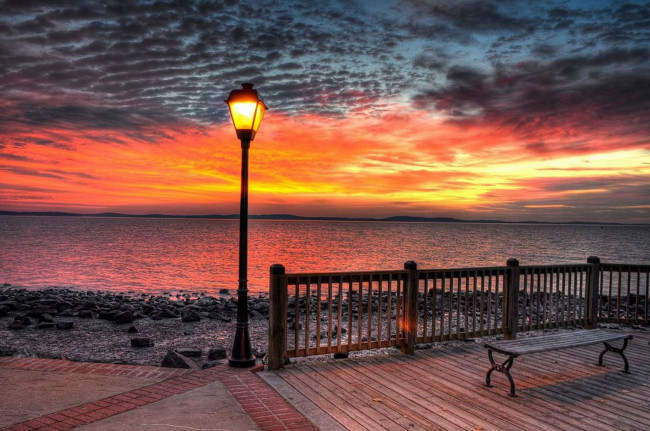Обои картинки фото природа, восходы, закаты, закат, набережная, фонарь, скамейка