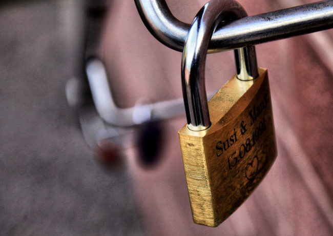 Обои картинки фото разное, ключи, замки, дверные, ручки, надписи, замок