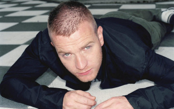 Картинка мужчины ewan mcgregor стрижка щетина