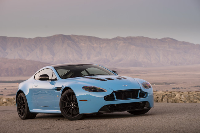 Обои картинки фото 2013, aston, martin, v12, vantage, автомобили, горы