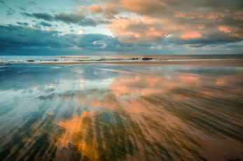 Картинка природа моря океаны отражение озеро пейзаж igor galarza облака небо закат