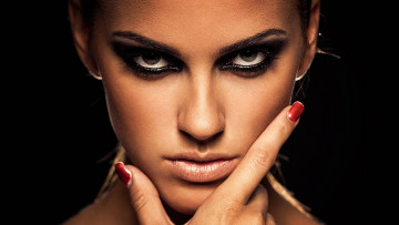 Картинка девушки -unsort+ лица +портреты чёрный фон глаза брюнетка портрет лицо девушка