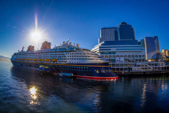 Обои картинки фото disney wonder,  seeing, корабли, лайнеры, лайнер, круиз