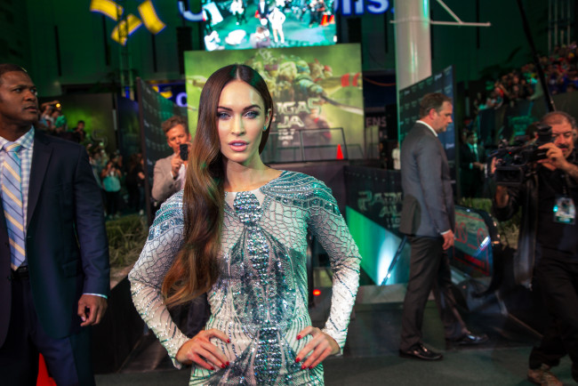 Обои картинки фото девушки, megan fox, актриса, платье, люди