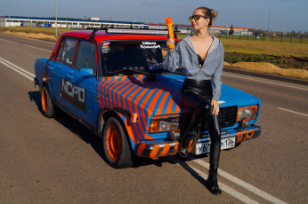 Картинка автомобили -авто+с+девушками lada 2107