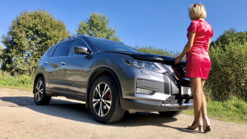 Картинка автомобили -авто+с+девушками nissan x-trail