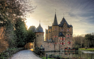 Картинка города -+дворцы +замки +крепости замок река деревья