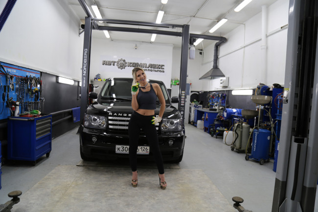 Обои картинки фото автомобили, -авто с девушками, land, rover, range, sport, v8