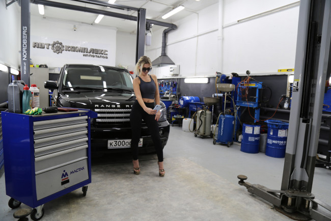 Обои картинки фото автомобили, -авто с девушками, land, rover, range, sport, v8