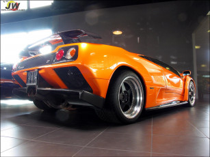 Картинка автомобили выставки уличные фото