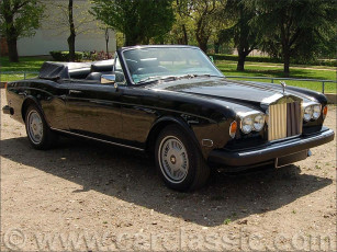 Картинка автомобили выставки уличные фото