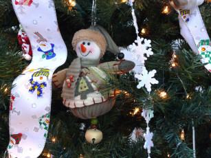 Картинка праздничные снеговики