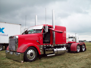 Картинка автомобили freightliner фрэд красный двери