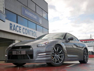 Картинка автомобили nissan datsun