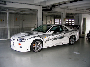 Картинка автомобили выставки уличные фото skyline