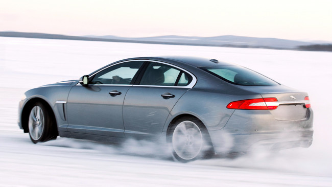 Обои картинки фото jaguar, xf, автомобили, автомобиль, стиль, мощь, скорость