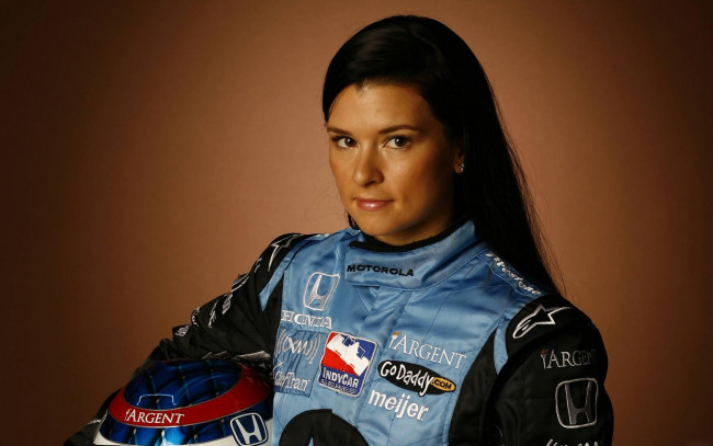 Обои картинки фото Danica Patrick, девушки, , , коомбинезон, шлем