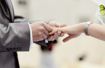 Картинка разное руки обручение