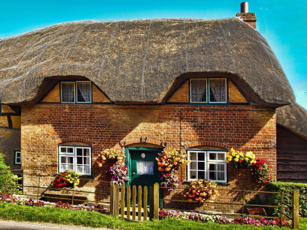 Обои картинки фото города, - здания,  дома, цветы, ландшафт, дом, англия, hampshire