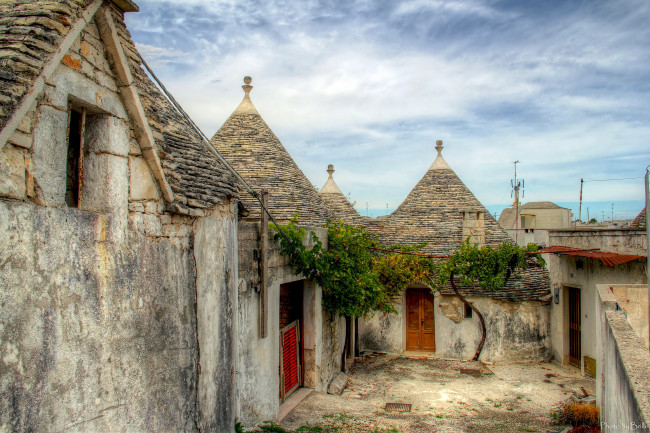 Обои картинки фото италия апулия alberobello, города, - здания,  дома, италия, дома, alberobello