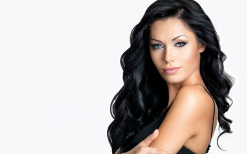 Картинка девушки -unsort+ лица +портреты модель девушка кудри лицо ресницы взгляд белый фон волосы