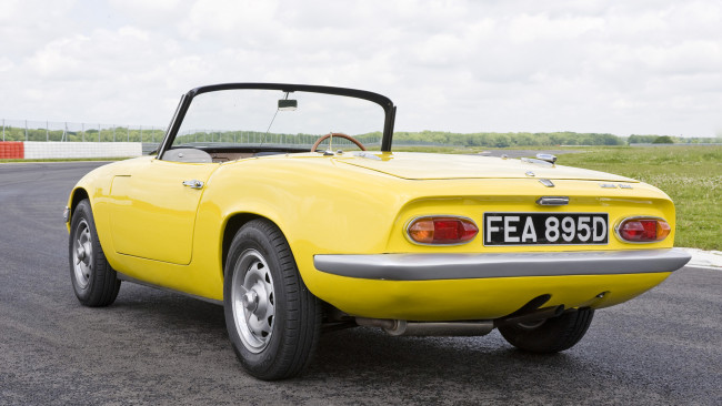 Обои картинки фото lotus elan sprint 1973, автомобили, lotus, жёлтый, 1973, sprint, elan