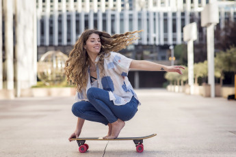 Картинка спорт скейтборд скейт фон взгляд девушка