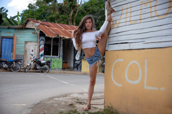 Картинка девушки irene+rouse шорты