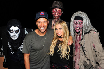 Картинка разное знаменитости парень монстры улыбка блондинка carmen electra