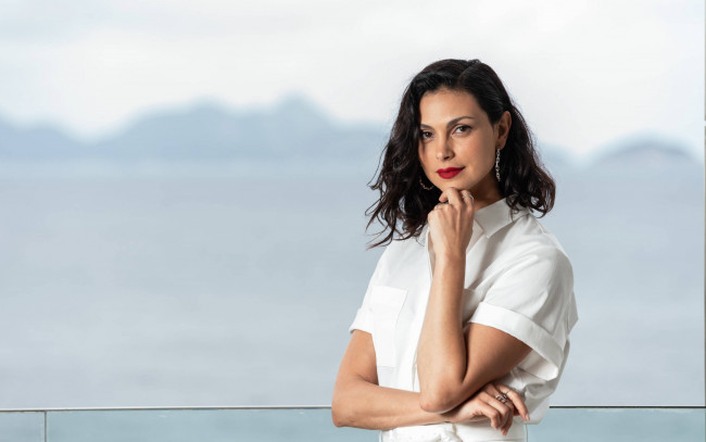 Обои картинки фото девушки, morena baccarin, взгляд