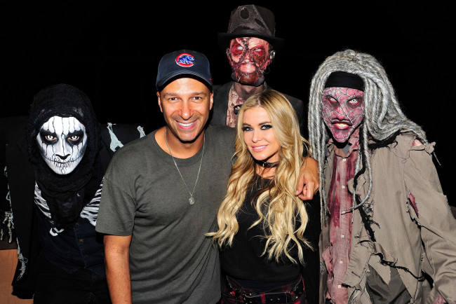 Обои картинки фото разное, знаменитости, парень, монстры, улыбка, блондинка, carmen, electra