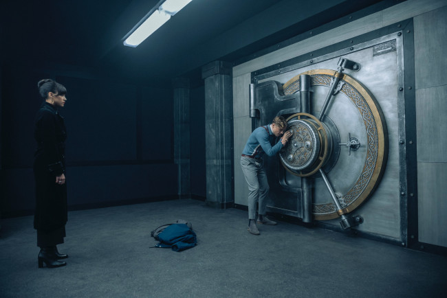 Обои картинки фото army of thieves ,  2021 , кино фильмы, army of thieves, ludwig, dieter, matthias, schweighofer, nathalie, emmanuel, армия, воров, боевик, триллер, криминал, натали, эммануэль