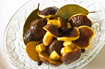 Картинка еда грибы +грибные+блюда боровики маринованные лавровый лист