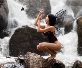 Картинка красивая+девушка девушки -+креатив +косплей девушка женщина брюнетка темноволосая сексуальная модель звезда позирует разная обувь верхняя стильная одежда нижнее эротическое бельё трусы лифчик колготки чулки аксессуары макияж и множество элементов на фотографии