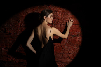 Картинка красивая+девушка девушки -+брюнетки +шатенки девушка женщина брюнетка темноволосая сексуальная модель звезда позирует разная обувь верхняя стильная одежда нижнее эротическое бельё трусы лифчик колготки чулки аксессуары макияж и множество элементов на фотографии