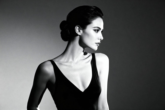 Обои картинки фото 3д графика, люди , people, девушка, брюнетка, лицо, купальник, черно-белая