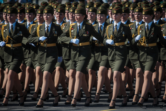 Обои картинки фото 9 мая, праздничные, день победы, строй, беларусь, парад, победы, минск, женщины