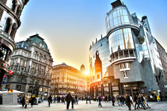 Картинка календари города 2018 здание люди